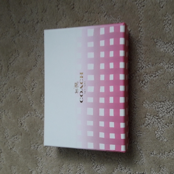 Coach Small Signature Wristlet-Still Has Tags - Picture 5 of 5